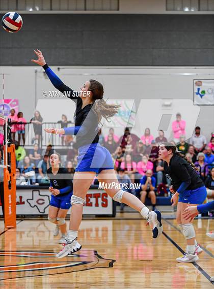 Thumbnail 2 in Mumford vs Milano (UIL Volleyball 2A D2 Bi-District) photogallery.