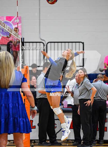 Thumbnail 3 in Mumford vs Milano (UIL Volleyball 2A D2 Bi-District) photogallery.