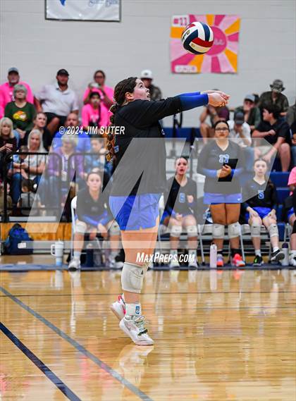 Thumbnail 3 in Mumford vs Milano (UIL Volleyball 2A D2 Bi-District) photogallery.
