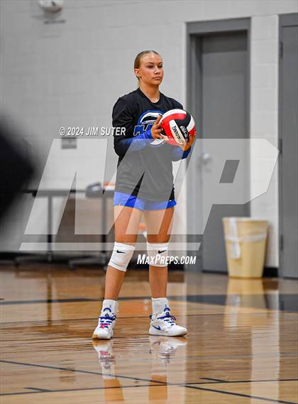 Thumbnail 1 in Mumford vs Milano (UIL Volleyball 2A D2 Bi-District) photogallery.
