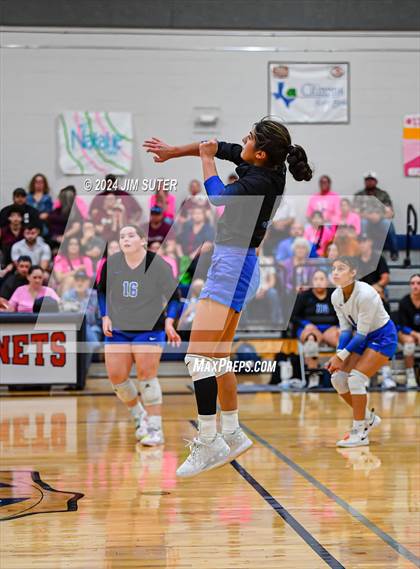 Thumbnail 1 in Mumford vs Milano (UIL Volleyball 2A D2 Bi-District) photogallery.