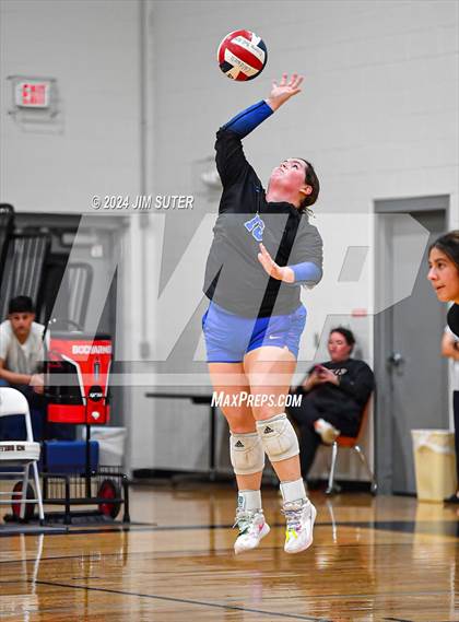 Thumbnail 1 in Mumford vs Milano (UIL Volleyball 2A D2 Bi-District) photogallery.