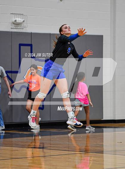 Thumbnail 2 in Mumford vs Milano (UIL Volleyball 2A D2 Bi-District) photogallery.