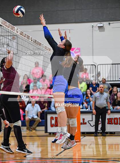 Thumbnail 2 in Mumford vs Milano (UIL Volleyball 2A D2 Bi-District) photogallery.