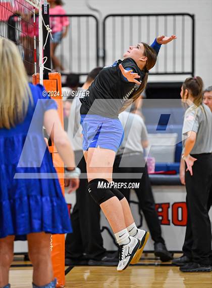 Thumbnail 3 in Mumford vs Milano (UIL Volleyball 2A D2 Bi-District) photogallery.