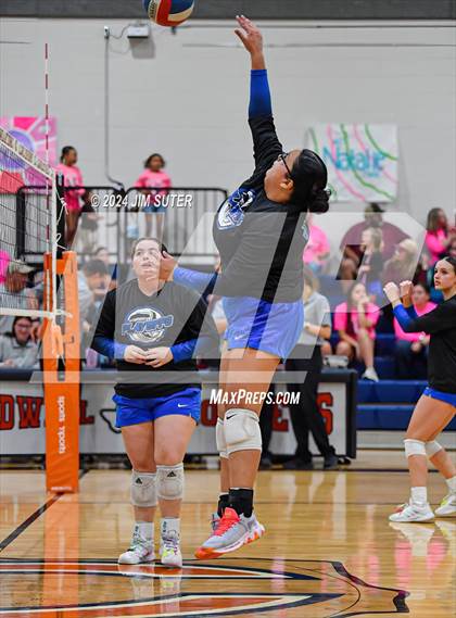 Thumbnail 3 in Mumford vs Milano (UIL Volleyball 2A D2 Bi-District) photogallery.
