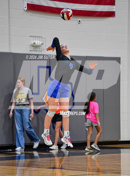 Thumbnail 1 in Mumford vs Milano (UIL Volleyball 2A D2 Bi-District) photogallery.