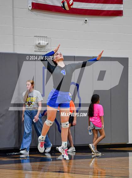 Thumbnail 3 in Mumford vs Milano (UIL Volleyball 2A D2 Bi-District) photogallery.