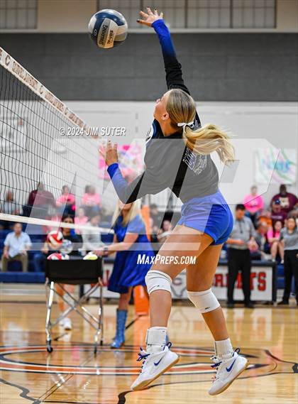 Thumbnail 3 in Mumford vs Milano (UIL Volleyball 2A D2 Bi-District) photogallery.