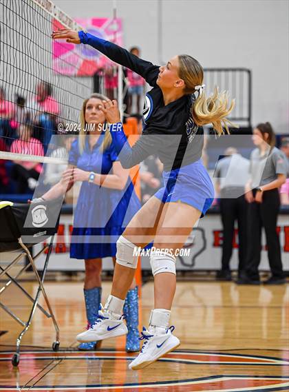 Thumbnail 1 in Mumford vs Milano (UIL Volleyball 2A D2 Bi-District) photogallery.