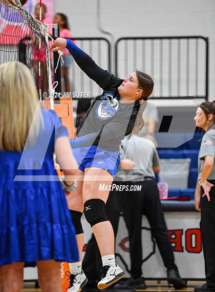 Thumbnail 2 in Mumford vs Milano (UIL Volleyball 2A D2 Bi-District) photogallery.
