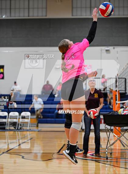 Thumbnail 2 in Mumford vs Milano (UIL Volleyball 2A D2 Bi-District) photogallery.