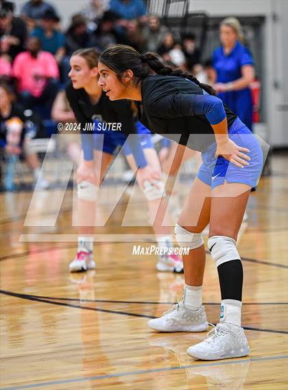 Thumbnail 2 in Mumford vs Milano (UIL Volleyball 2A D2 Bi-District) photogallery.