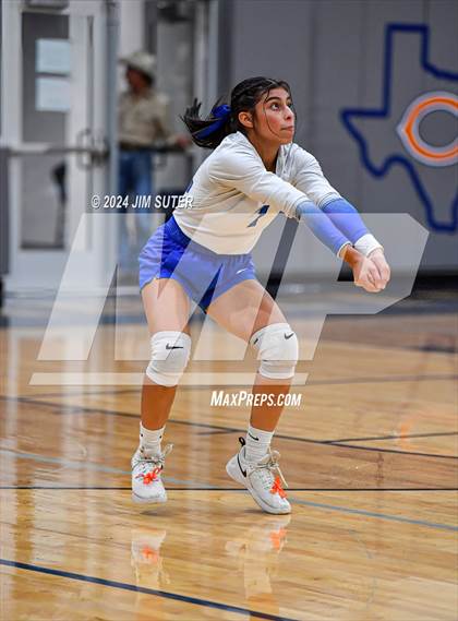 Thumbnail 3 in Mumford vs Milano (UIL Volleyball 2A D2 Bi-District) photogallery.