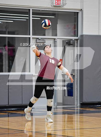 Thumbnail 3 in Mumford vs Milano (UIL Volleyball 2A D2 Bi-District) photogallery.