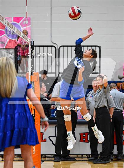 Thumbnail 3 in Mumford vs Milano (UIL Volleyball 2A D2 Bi-District) photogallery.