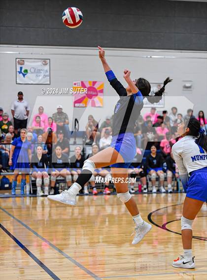 Thumbnail 3 in Mumford vs Milano (UIL Volleyball 2A D2 Bi-District) photogallery.