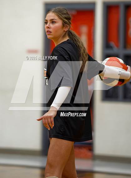 Thumbnail 2 in Grand Saline vs Cross Roads photogallery.