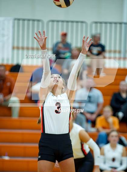 Thumbnail 2 in Grand Saline vs Cross Roads photogallery.