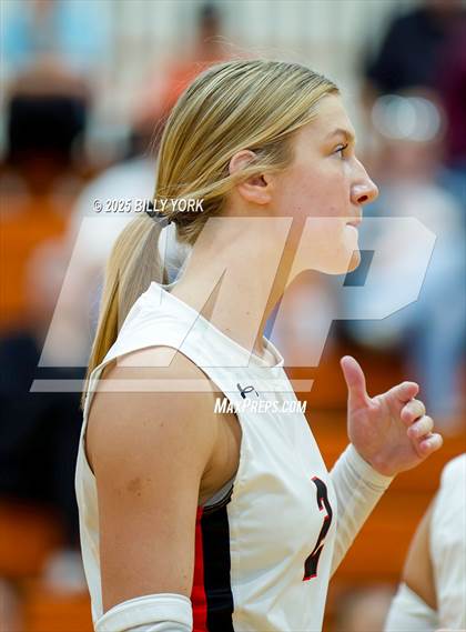 Thumbnail 2 in Grand Saline vs Cross Roads photogallery.