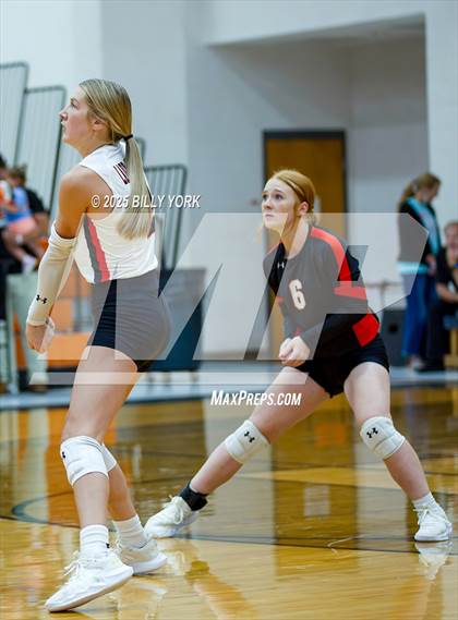 Thumbnail 2 in Grand Saline vs Cross Roads photogallery.