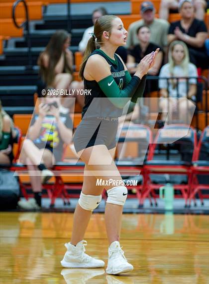 Thumbnail 2 in Grand Saline vs Cross Roads photogallery.