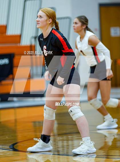 Thumbnail 2 in Grand Saline vs Cross Roads photogallery.