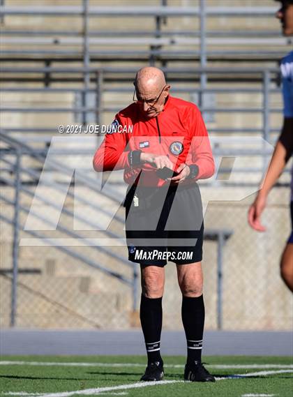 Thumbnail 3 in St. John Bosco vs Fountain Valley (Hawks Invitational) photogallery.