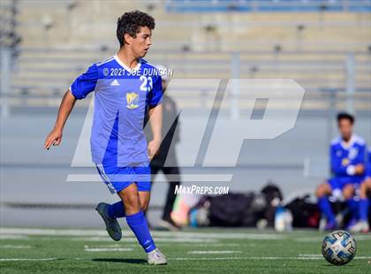 Thumbnail 2 in St. John Bosco vs Fountain Valley (Hawks Invitational) photogallery.