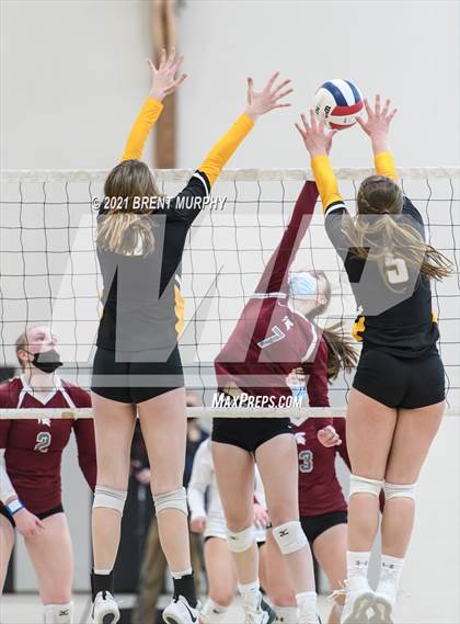 Thumbnail 2 in Thompson Valley vs. Berthoud (at Holy Family HS) photogallery.