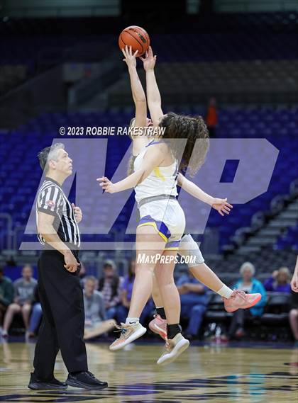 Thumbnail 2 in Lipan vs. Martins Mill (UIL 2A Basketball State Semifinal) photogallery.