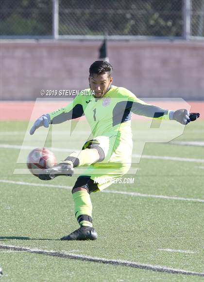 Thumbnail 1 in San Pasqual vs. Richmond (24th Annual SoCal Soccer Classic) photogallery.