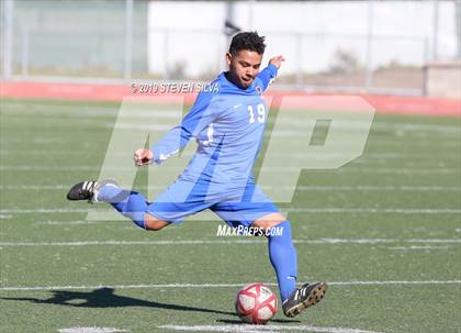 Thumbnail 2 in San Pasqual vs. Richmond (24th Annual SoCal Soccer Classic) photogallery.