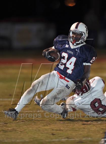 Thumbnail 3 in Bob Jones vs. Gadsden City (AHSAA Playoff Round 1) photogallery.