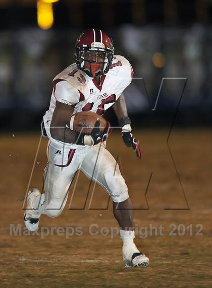Thumbnail 3 in Bob Jones vs. Gadsden City (AHSAA Playoff Round 1) photogallery.