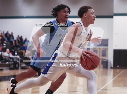 Thumbnail 2 in Sweeny vs Needville (UIL Basketball 4A Region 4 Bi-District) photogallery.