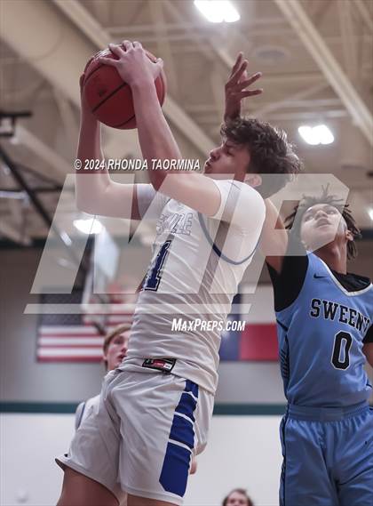 Thumbnail 3 in Sweeny vs Needville (UIL Basketball 4A Region 4 Bi-District) photogallery.