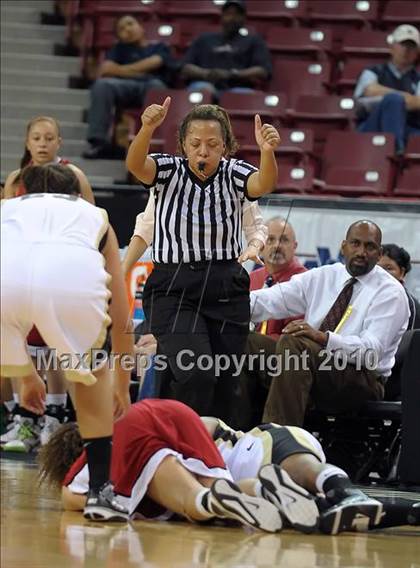 Thumbnail 1 in Carondelet vs. Archbishop Mitty (CIF NorCal D2 Final) photogallery.