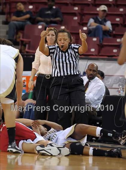 Thumbnail 2 in Carondelet vs. Archbishop Mitty (CIF NorCal D2 Final) photogallery.