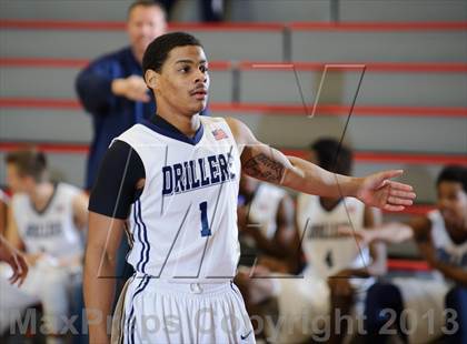 Thumbnail 2 in Bakersfield vs Clovis East (Kern Schools Shootout) photogallery.