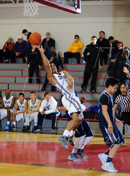 Thumbnail 3 in Bakersfield vs Clovis East (Kern Schools Shootout) photogallery.