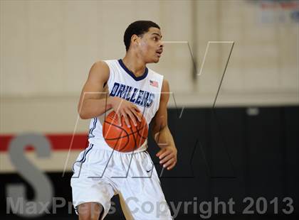 Thumbnail 2 in Bakersfield vs Clovis East (Kern Schools Shootout) photogallery.