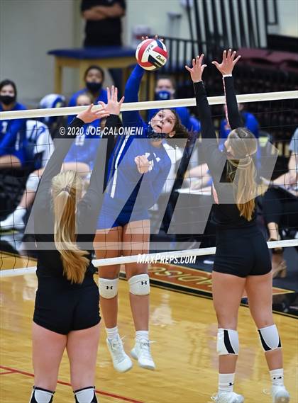Thumbnail 3 in Churchill vs MacArthur [Douglas] photogallery.