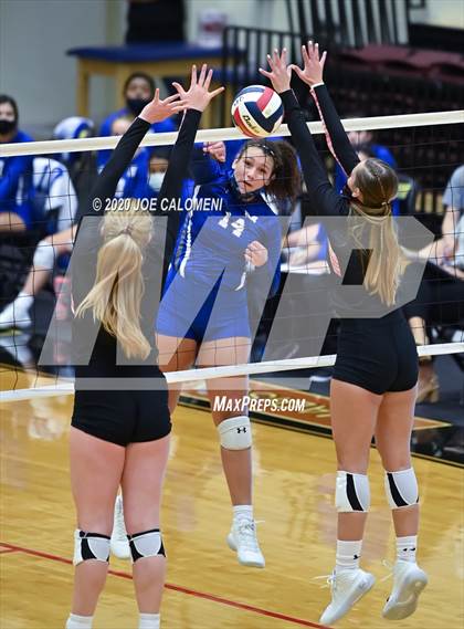 Thumbnail 1 in Churchill vs MacArthur [Douglas] photogallery.