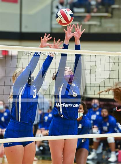 Thumbnail 3 in Churchill vs MacArthur [Douglas] photogallery.