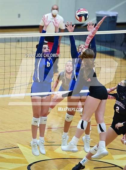 Thumbnail 1 in Churchill vs MacArthur [Douglas] photogallery.