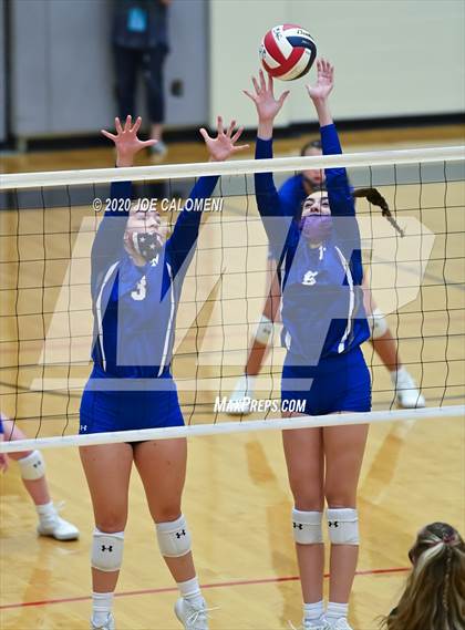 Thumbnail 1 in Churchill vs MacArthur [Douglas] photogallery.