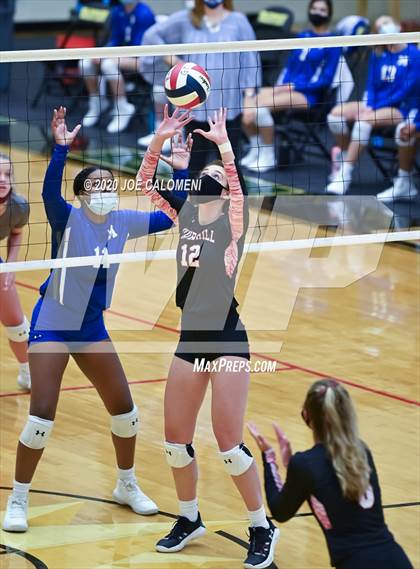 Thumbnail 1 in Churchill vs MacArthur [Douglas] photogallery.