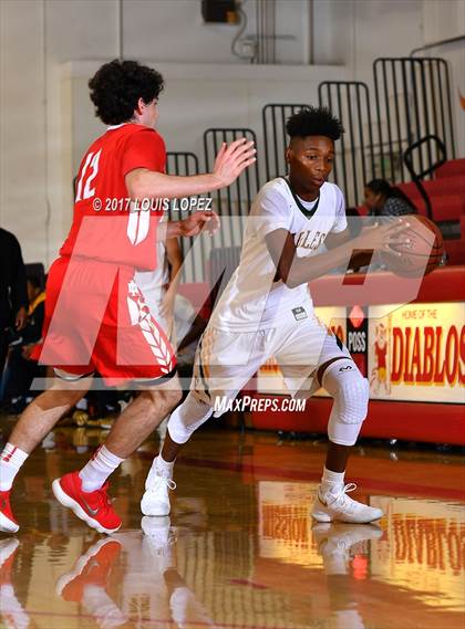 Thumbnail 2 in Mater Dei vs. Eisenhower (Diablo Inferno Tournament) photogallery.