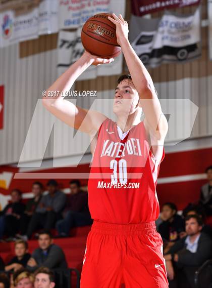 Thumbnail 3 in Mater Dei vs. Eisenhower (Diablo Inferno Tournament) photogallery.